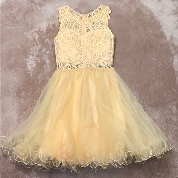 Short peach color dress. - Picture 2 of 2